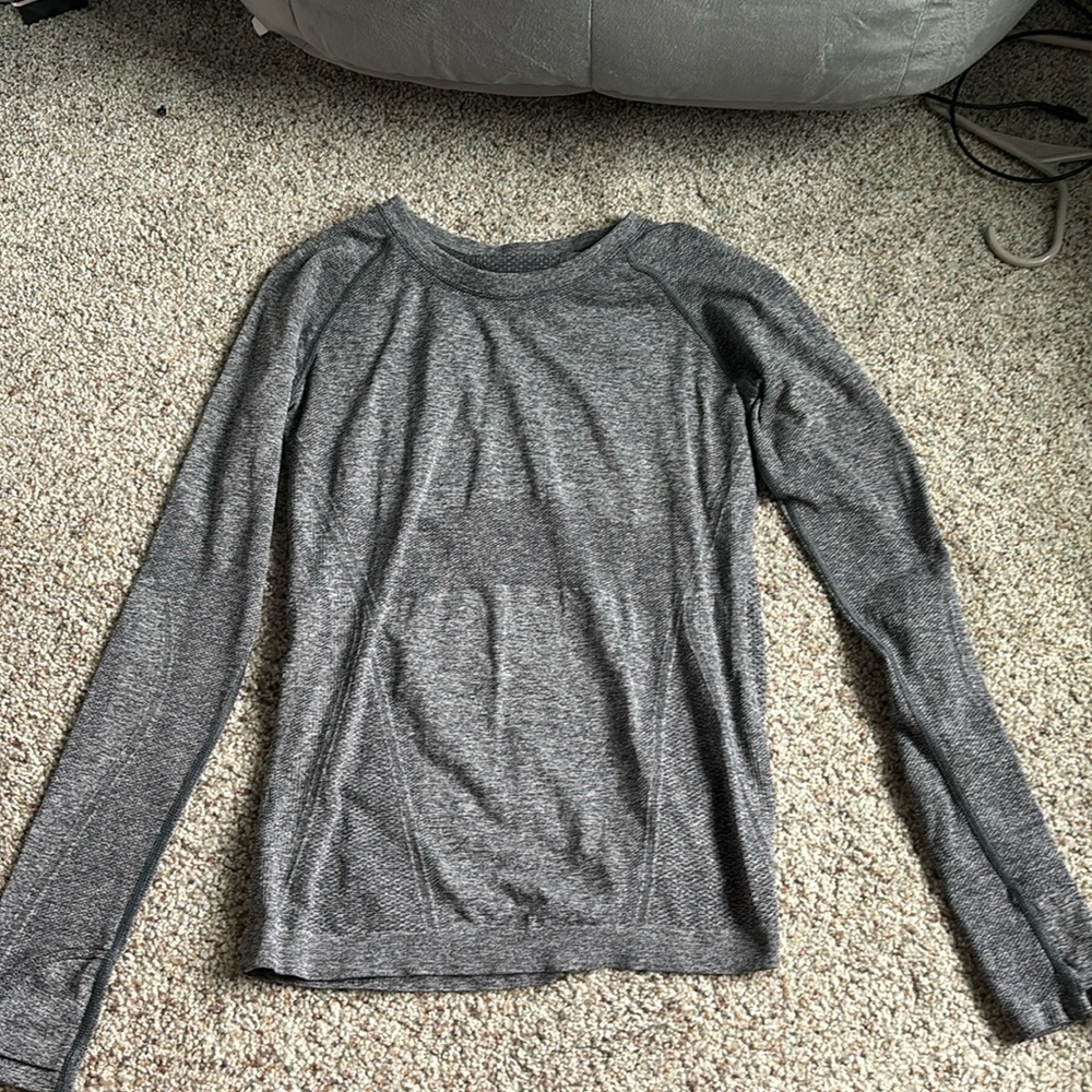 Athleta Long Sleeve Sports Length Top